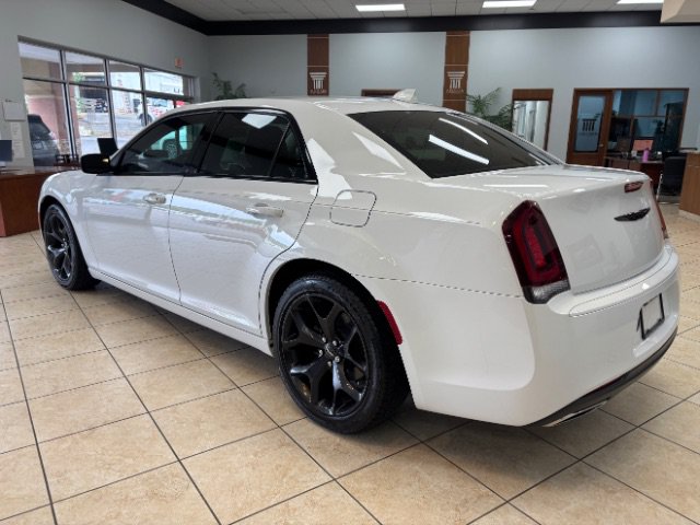 Used 2021 Chrysler 300 Touring w/ Sport Appearance Package RWD image 7