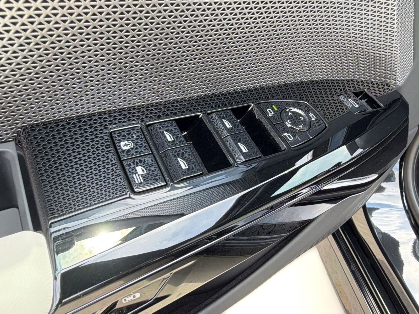 New 2026 BMW 740i w/ Premium Package RWD image 21