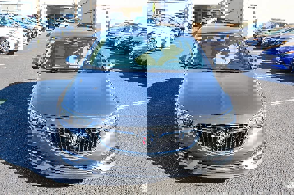 Used 2019 Buick Regal Essence image 2