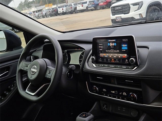 Used 2024 Nissan Rogue SV image 11