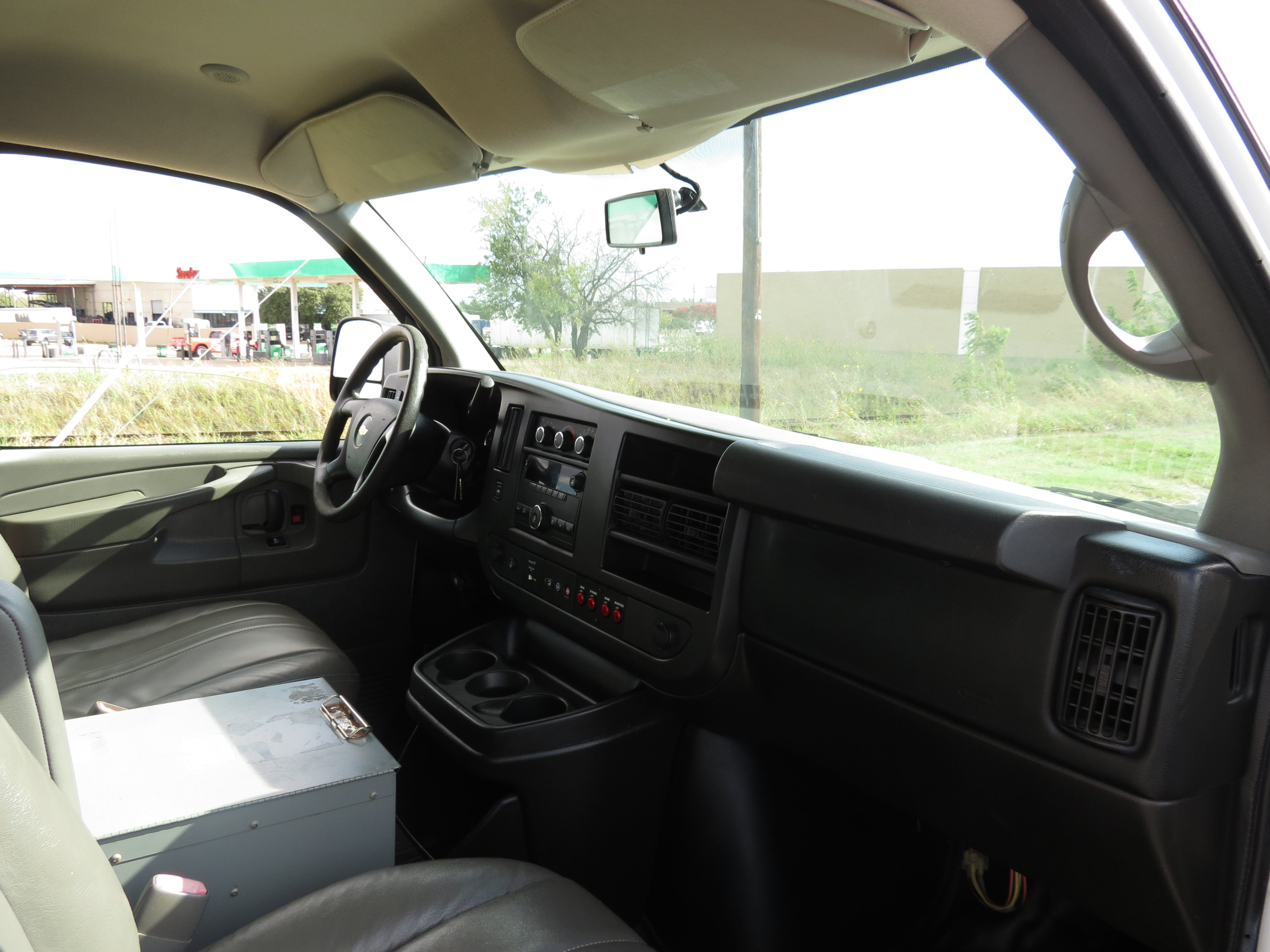 Used 2014 Chevrolet Express 2500 RWD image 23