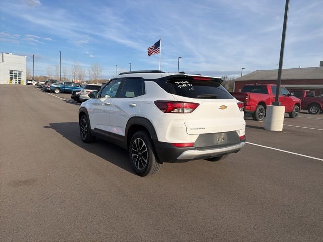 Used 2025 Chevrolet TrailBlazer LT image 3