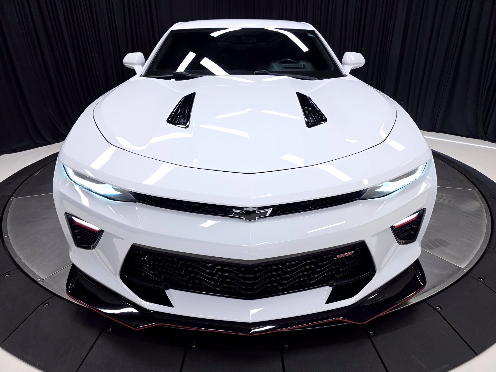 Used 2018 Chevrolet Camaro SS RWD image 49