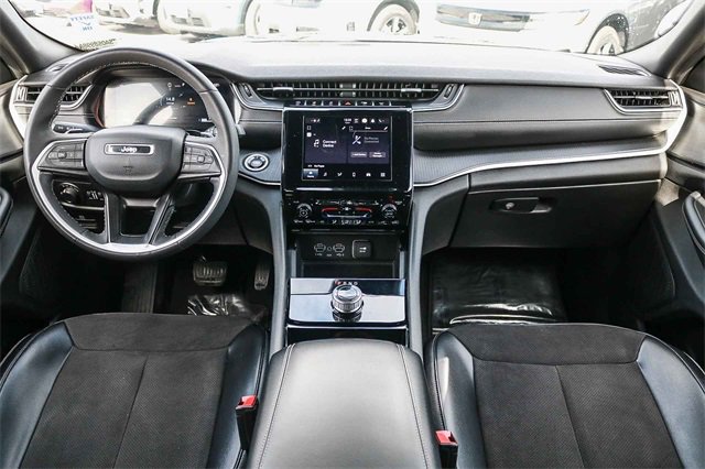 Used 2023 Jeep Grand Cherokee L Laredo image 14