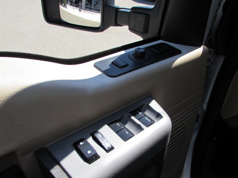 Used 2015 Ford F250 Lariat w/ Lariat Ultimate Package AWD/4WD image 23