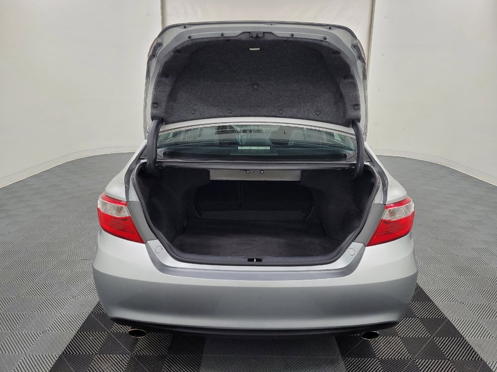 Used 2015 Toyota Camry XLE image 29