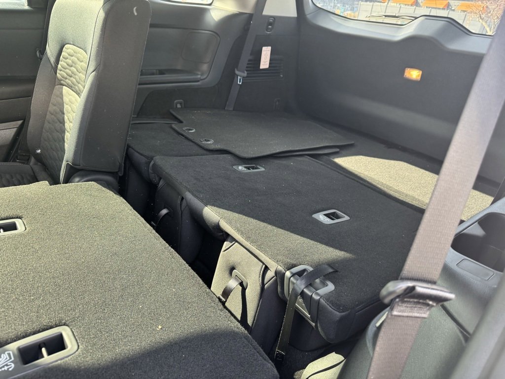 Used 2025 Nissan Pathfinder SV image 7