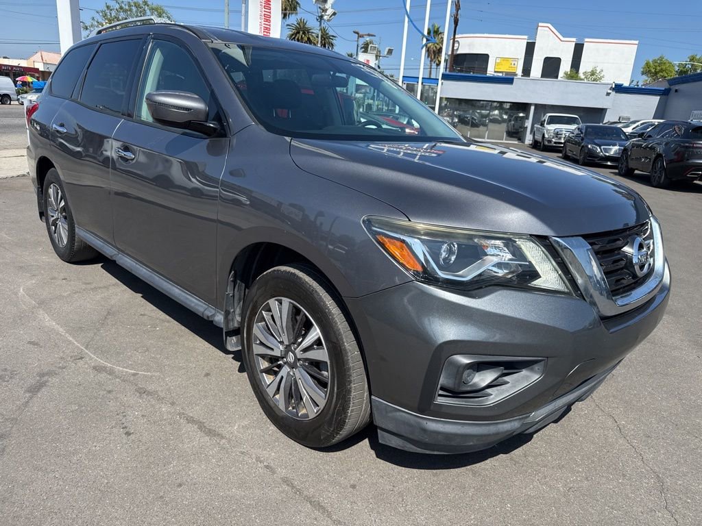Used 2017 Nissan Pathfinder S image 1