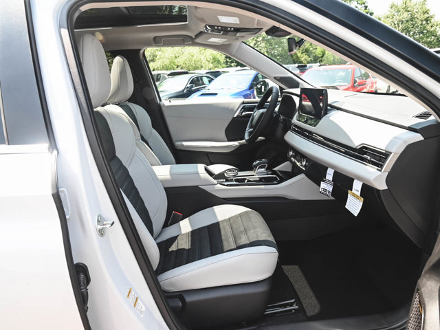 New 2025 Mitsubishi Outlander SE image 32