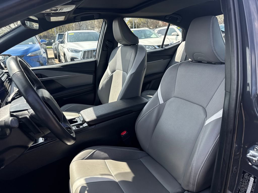 Used 2025 Toyota Camry SE w/ Convenience Package image 14