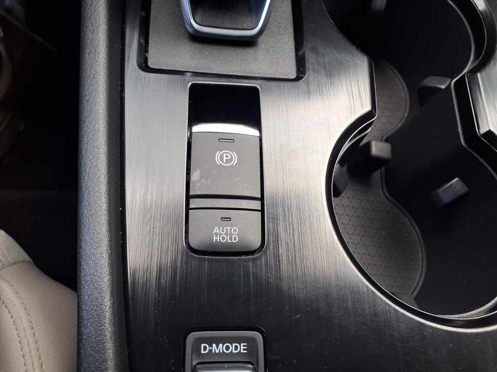 Used 2023 Nissan Rogue SV image 21