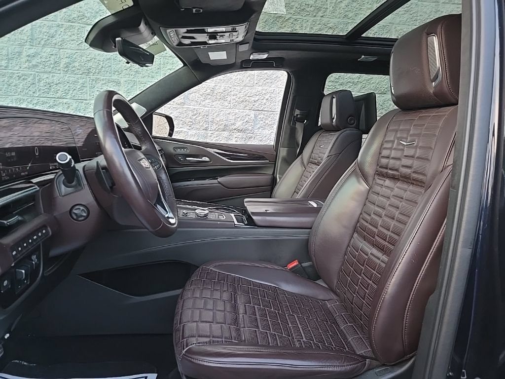 Certified 2022 Cadillac Escalade ESV Sport Platinum w/ LPO, ONYX Package AWD/4WD image 10