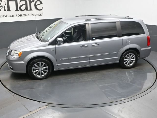 Used 2014 Chrysler Town & Country Touring-L image 58