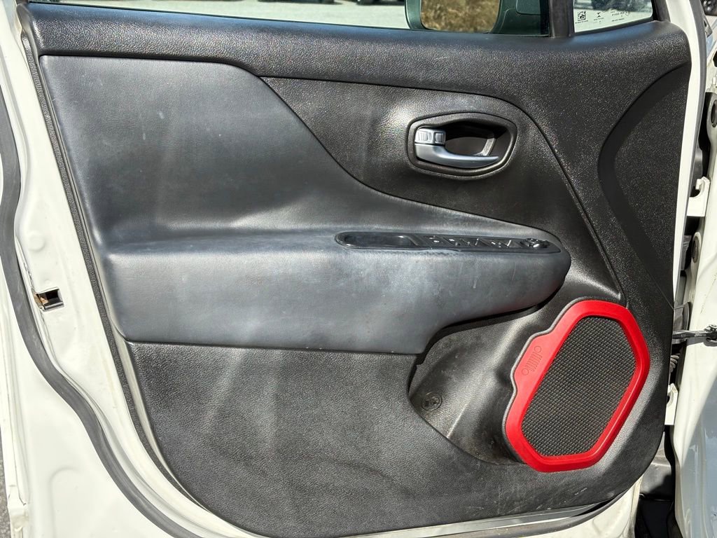 Used 2016 Jeep Renegade Trailhawk w/ Premium Trailhawk Package image 40