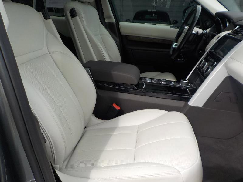 Used 2017 Land Rover Discovery HSE image 49