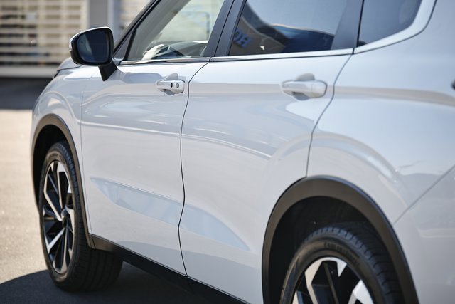 Used 2024 Mitsubishi Outlander SE image 5