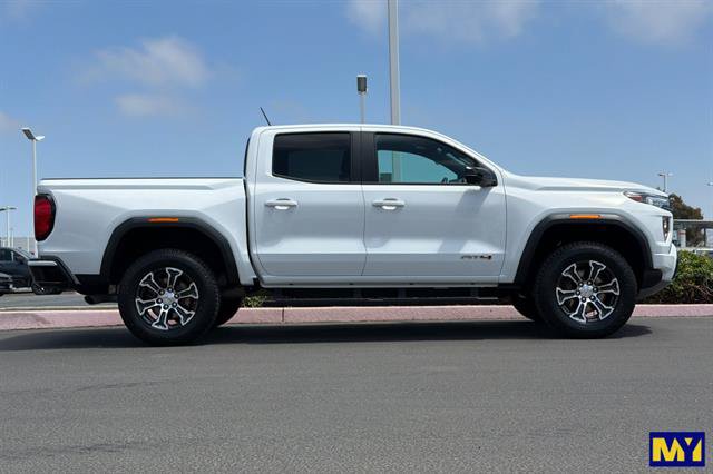 Certified 2024 GMC Canyon AT4 w/ AT4 Premium Package AWD/4WD image 3