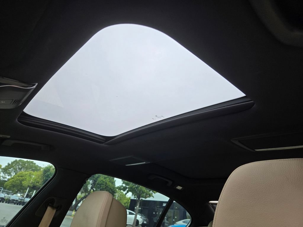Used 2021 BMW 740i w/ M Sport Package RWD image 23
