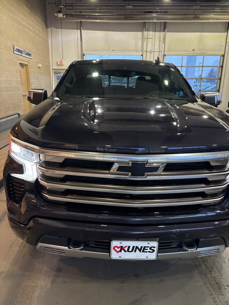 Used 2022 Chevrolet Silverado 1500 High Country w/ High Country Premium Package image 9