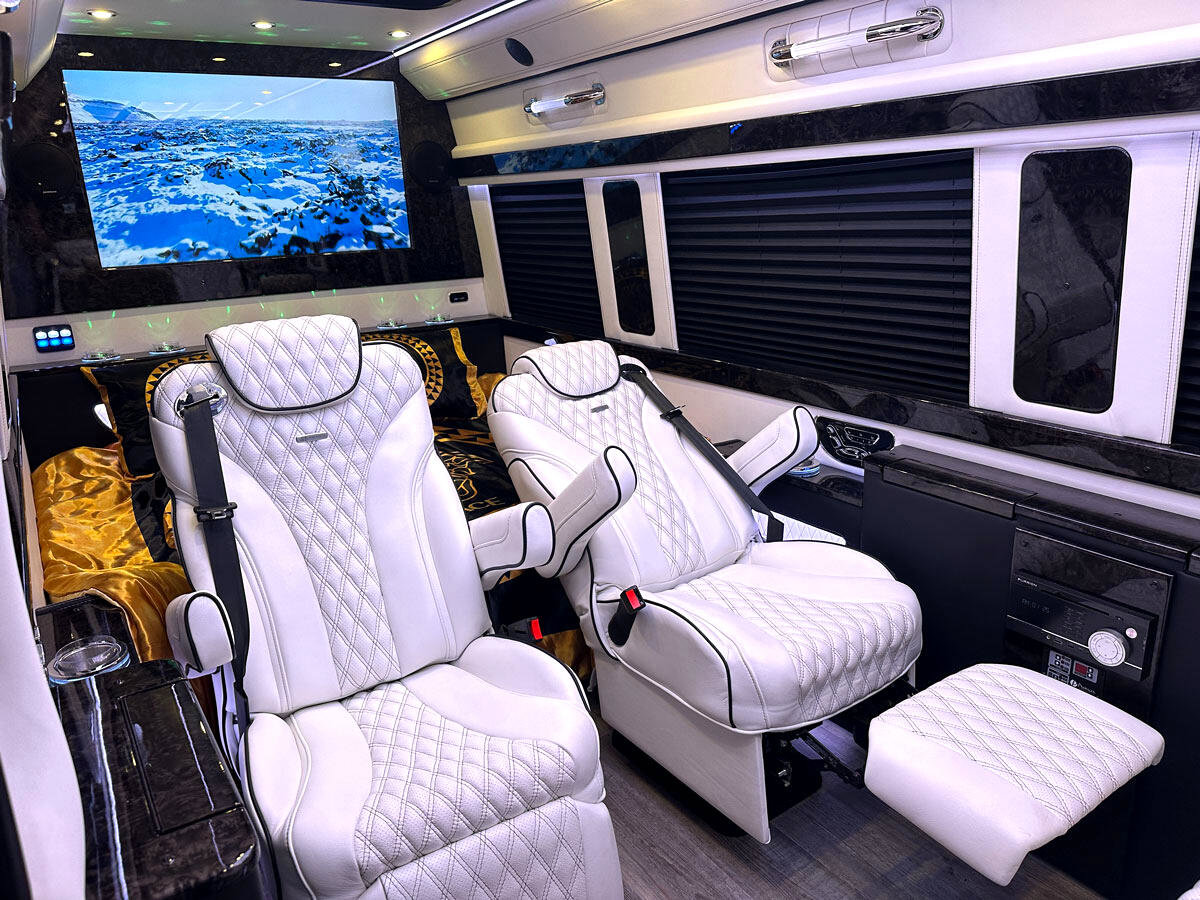 Used 2024 Mercedes-Benz Sprinter 3500 image 33