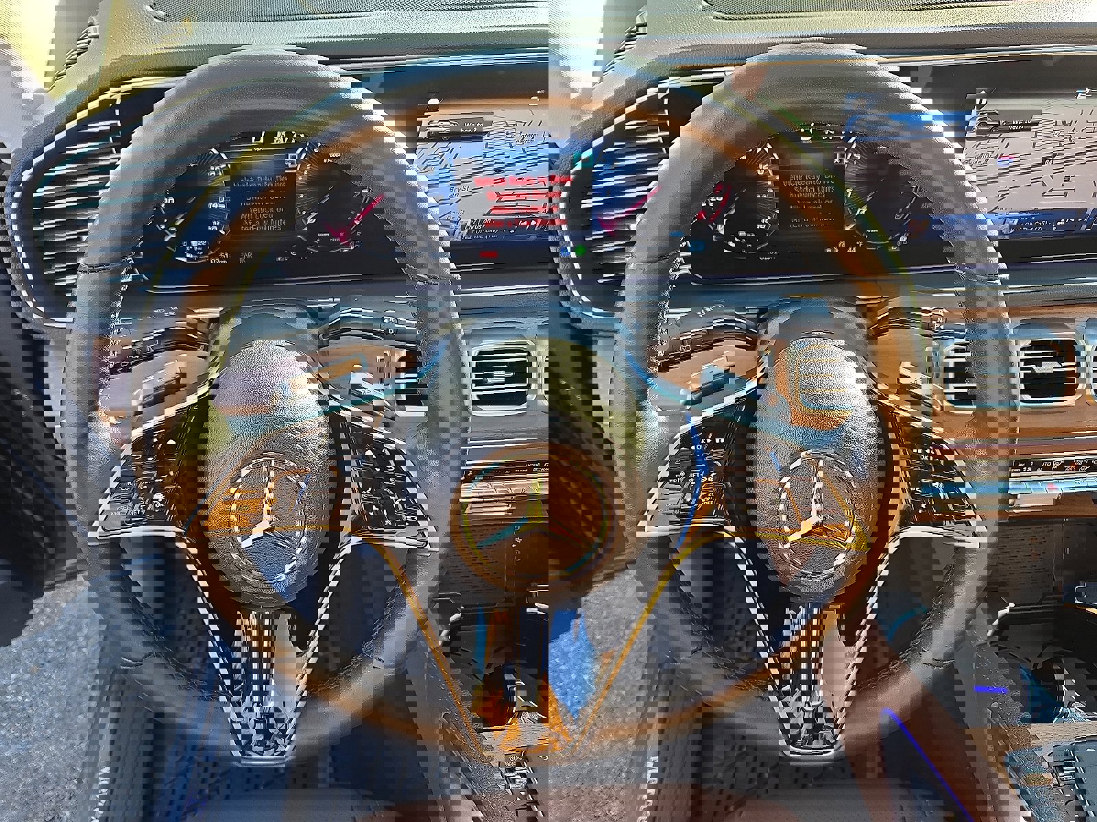 Used 2024 Mercedes-Benz GLE 350 4MATIC w/ AMG Line Exterior image 21