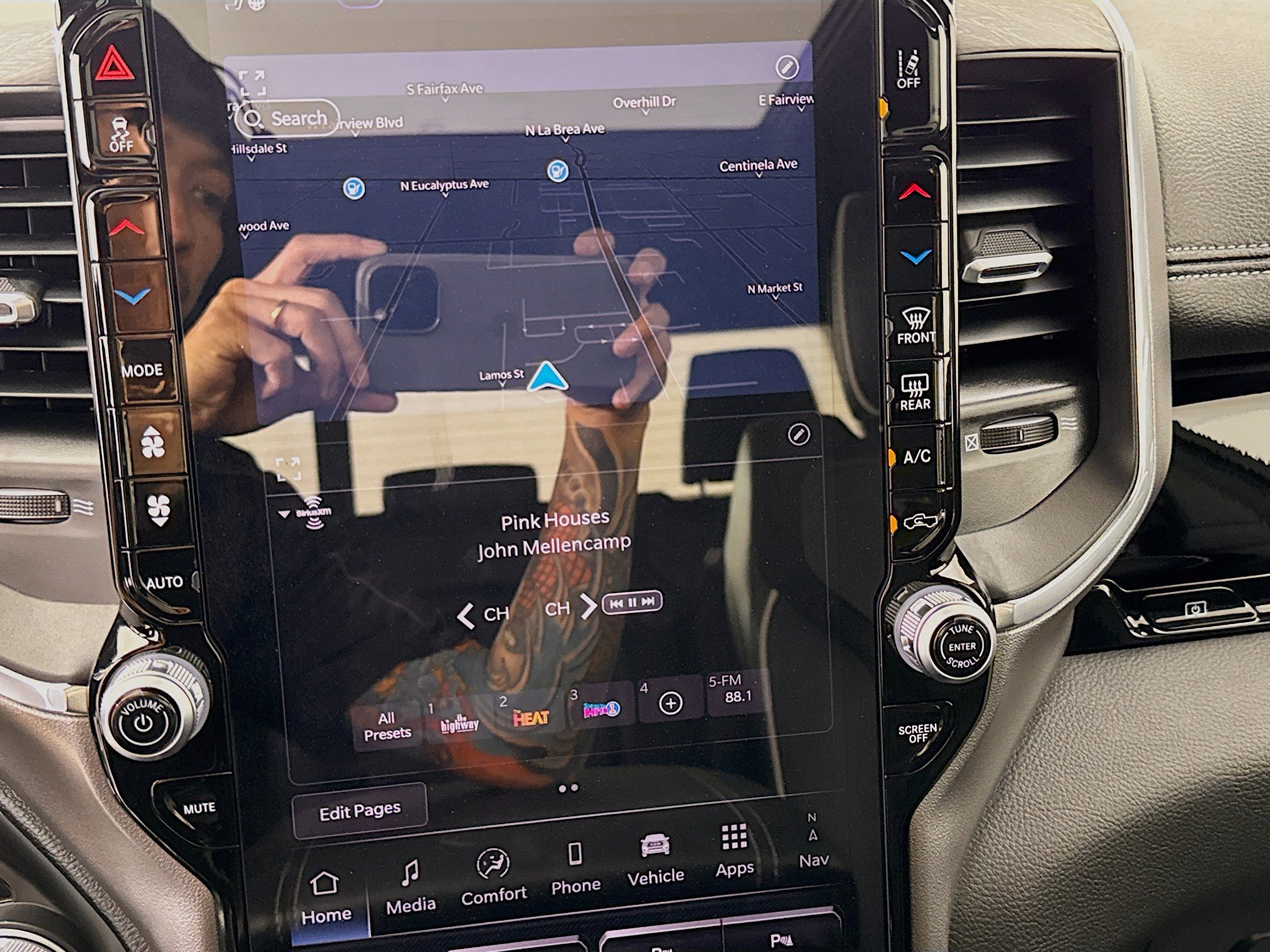 Used 2026 RAM 1500 Laramie w/ Night Edition image 15