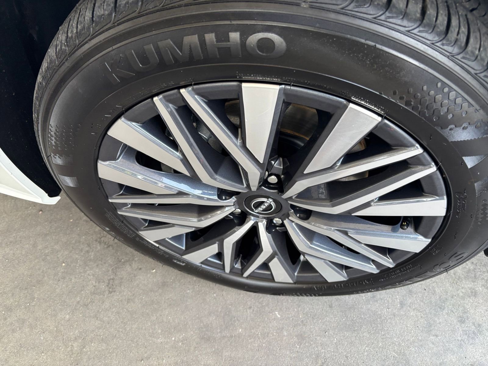 Used 2025 Nissan Altima 2.5 SV FWD image 31