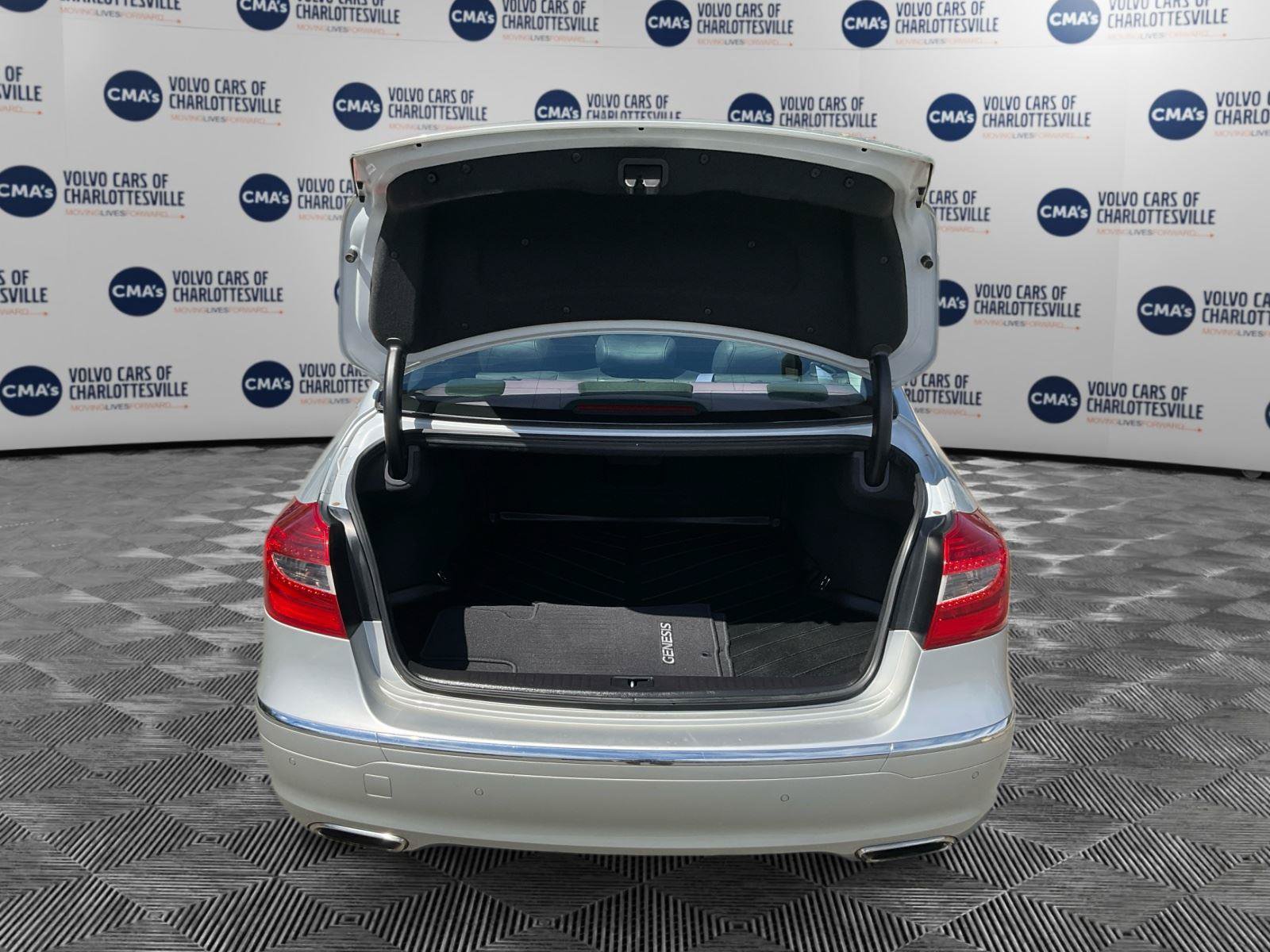 Used 2012 Hyundai Genesis 4.6 RWD image 11