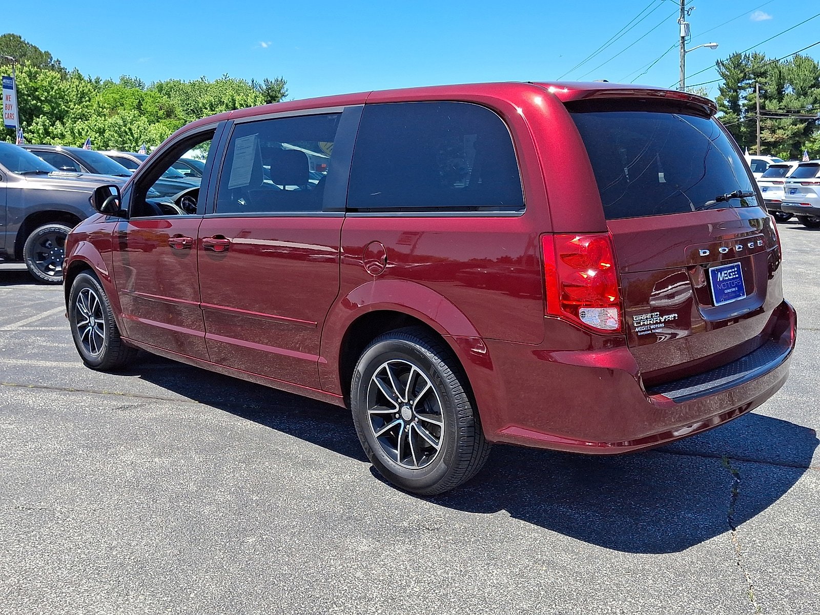 Used 2017 Dodge Grand Caravan SXT w/ Driver Convenience Group FWD image 4