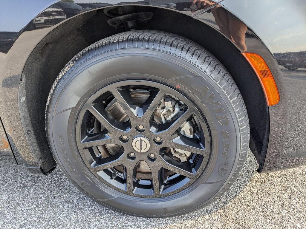 Used 2024 Chrysler Pacifica Touring-L FWD image 19