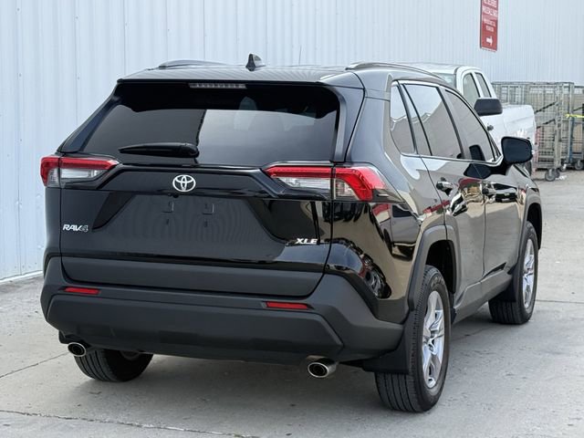 Used 2025 Toyota RAV4 XLE image 4