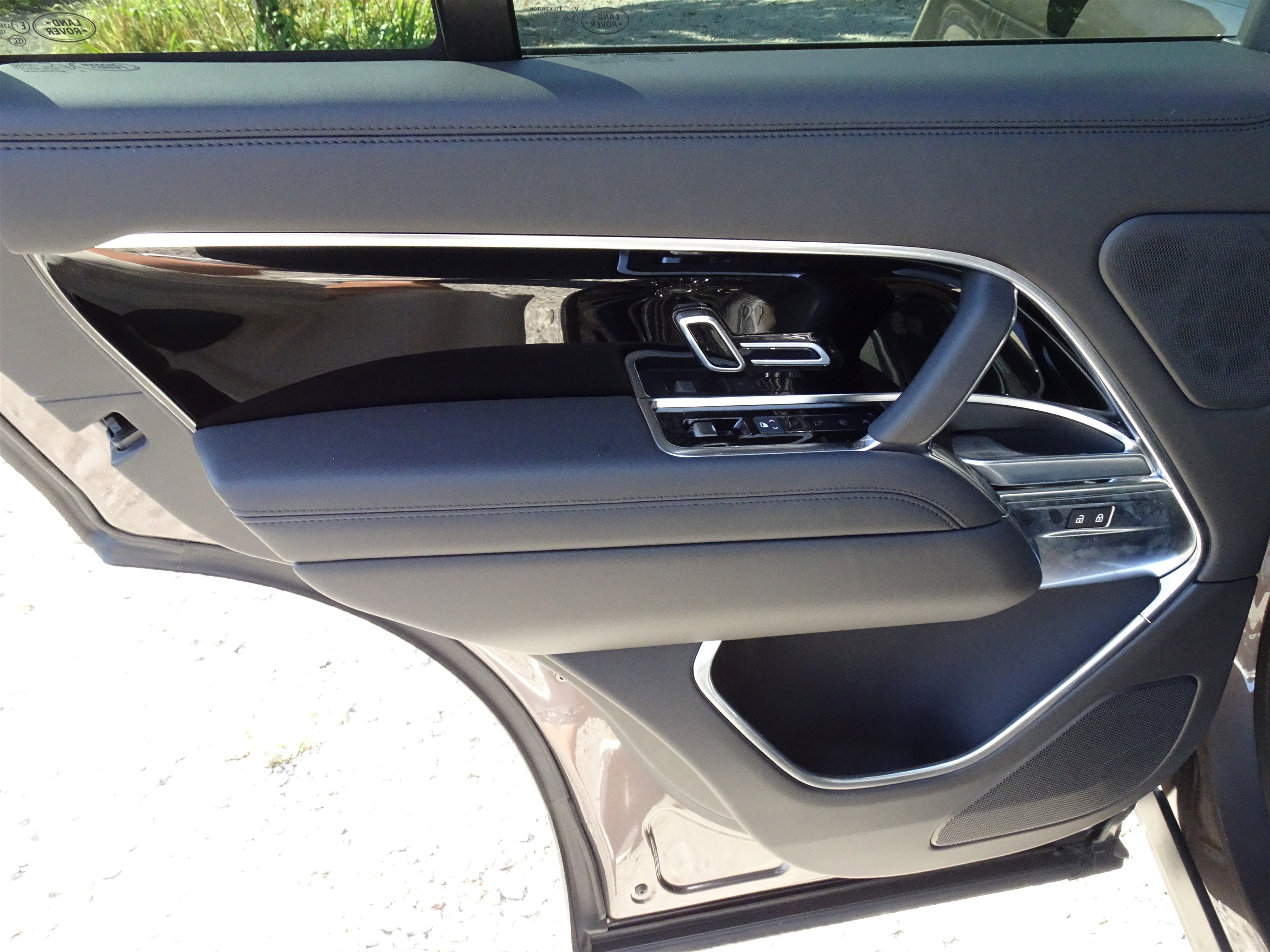 New 2025 Land Rover Range Rover SE image 21