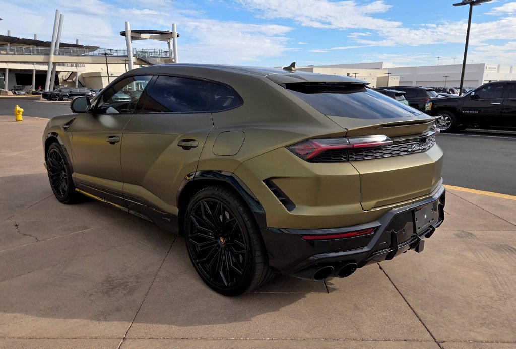 Used 2025 Lamborghini Urus SE AWD/4WD image 7