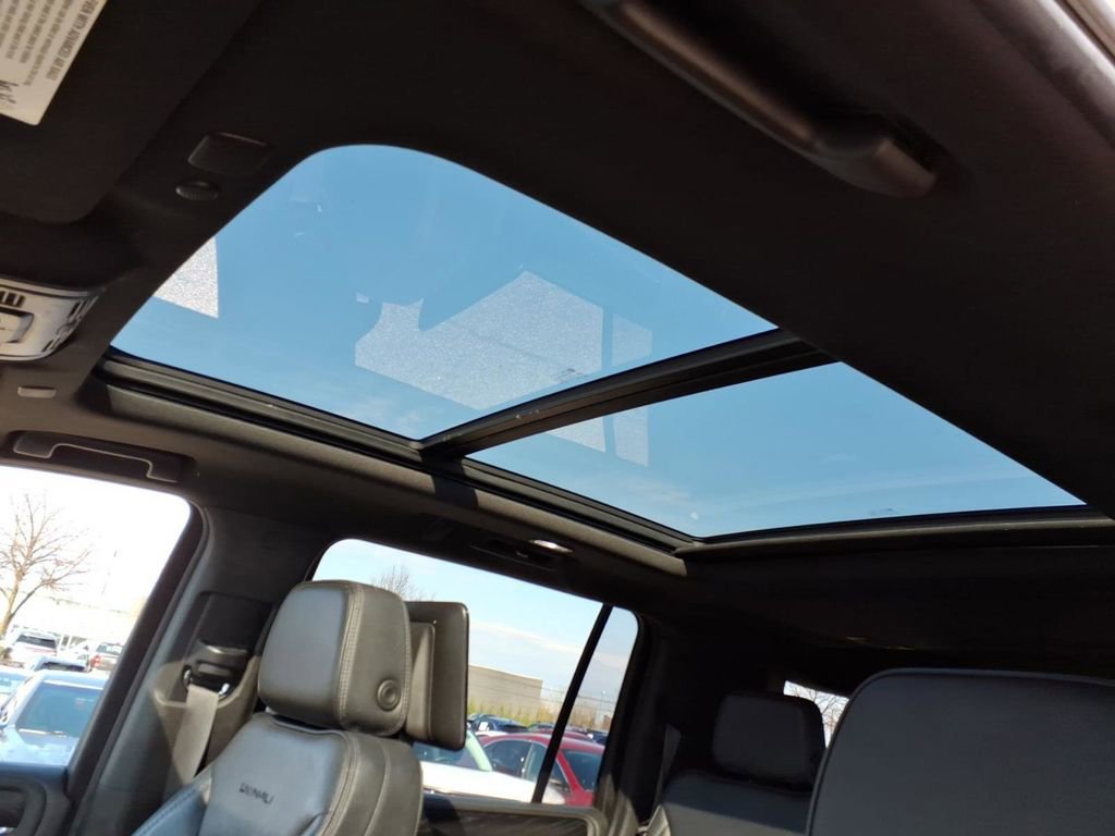 Used 2021 GMC Yukon XL Denali w/ Denali Ultimate Package image 11