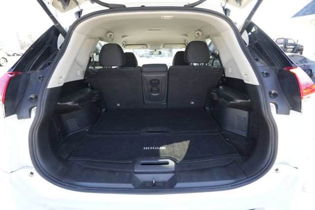 Used 2018 Nissan Rogue SV w/ Premium Package image 15
