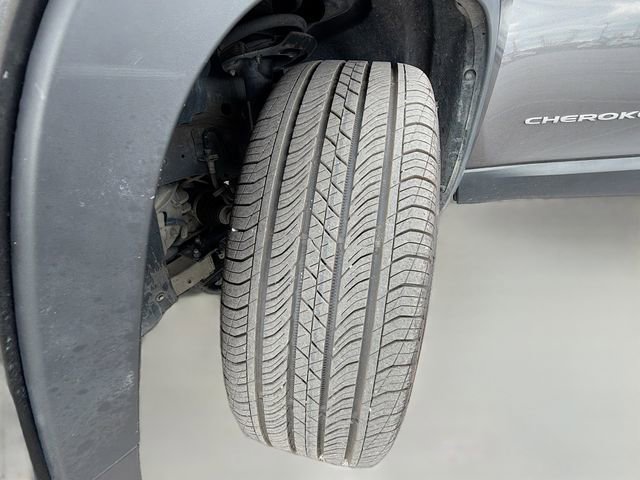 Used 2020 Jeep Cherokee Limited image 14