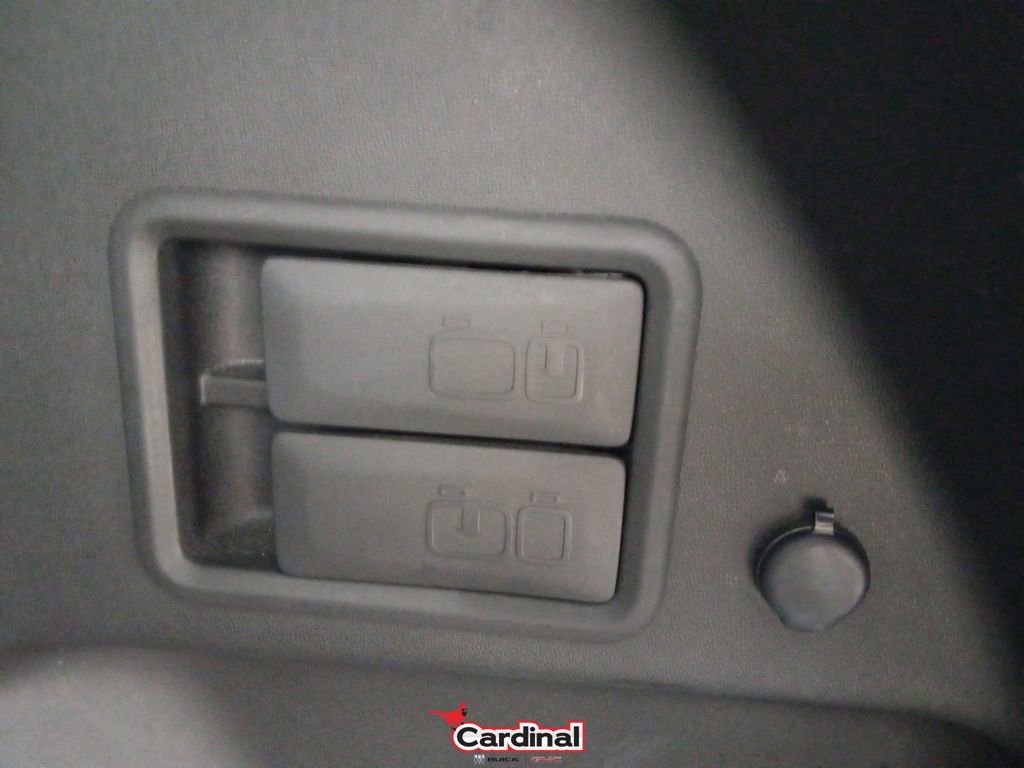 Used 2020 Chevrolet Equinox LT w/ Driver Convenience Package image 12