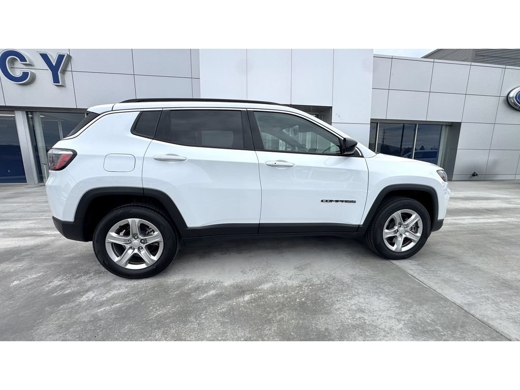 Used 2024 Jeep Compass Latitude AWD/4WD image 8