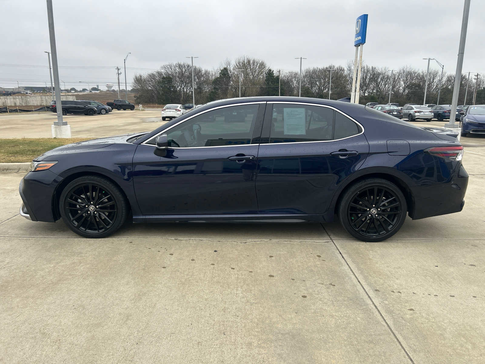 Used 2022 Toyota Camry XSE image 4