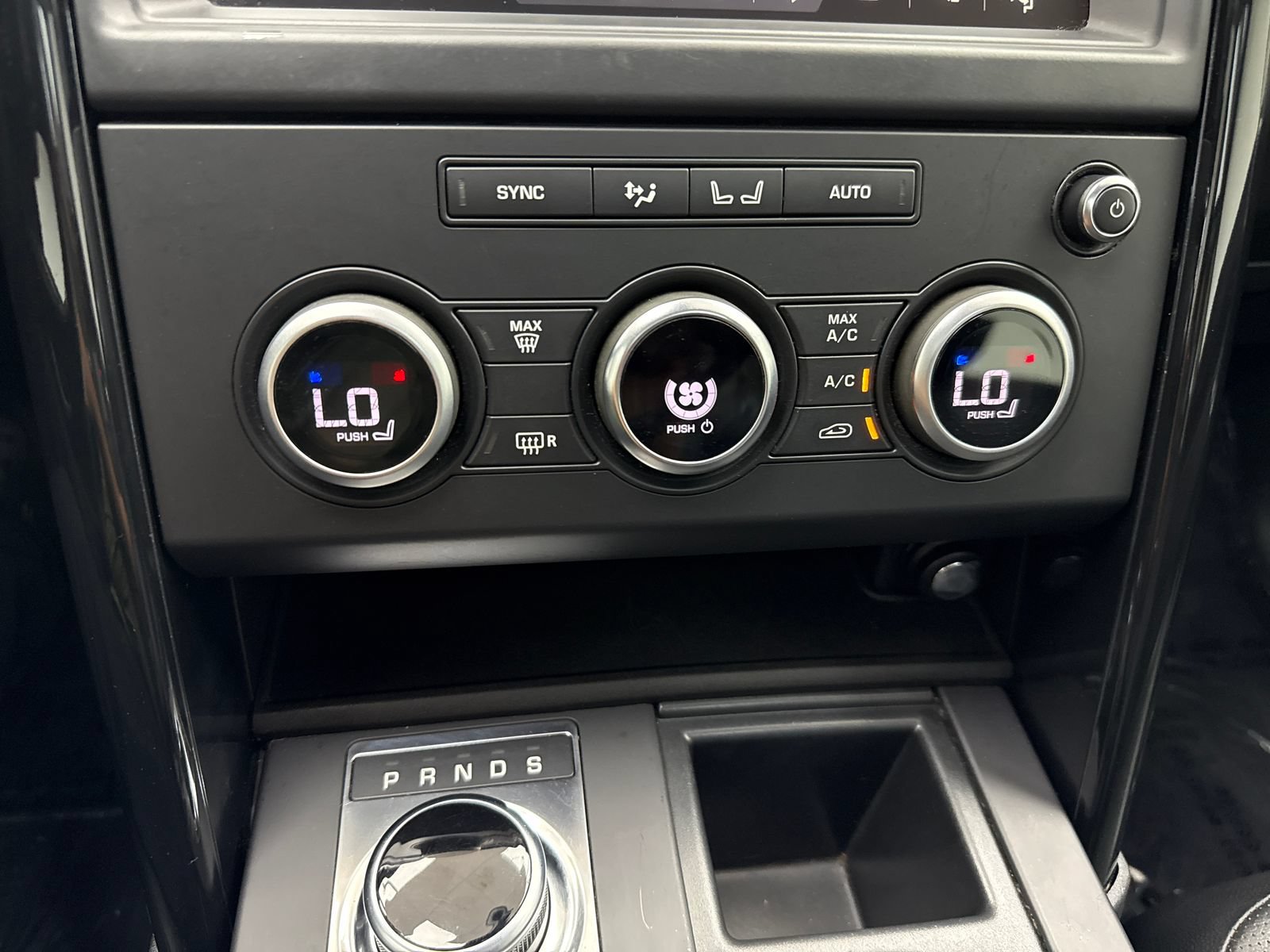 Used 2020 Land Rover Discovery SE AWD/4WD image 29