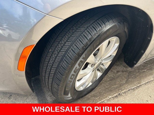 Used 2017 Chrysler Pacifica Touring-L FWD image 32