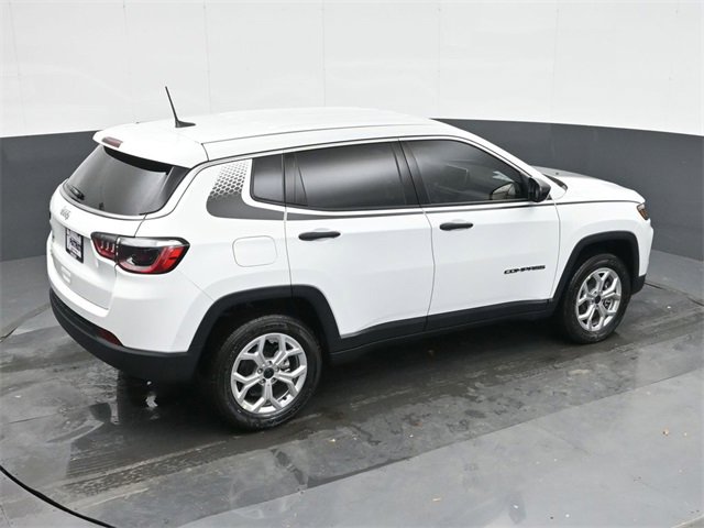 Used 2025 Jeep Compass Sport w/ Mopar Graphics Package image 29