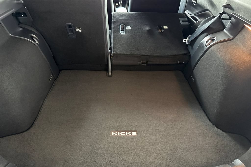 Used 2021 Nissan Kicks SV FWD image 17