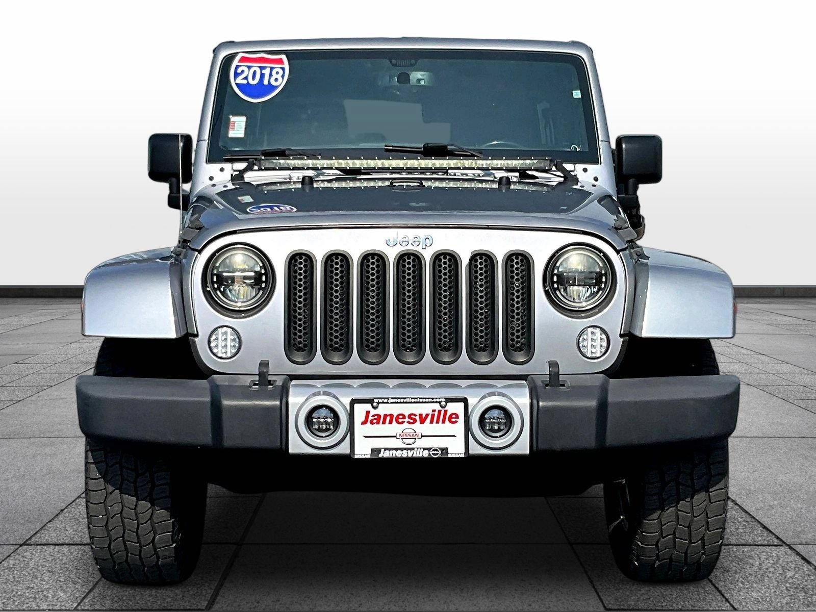 Used 2018 Jeep Wrangler Unlimited Sahara w/ Connectivity Group AWD/4WD image 2