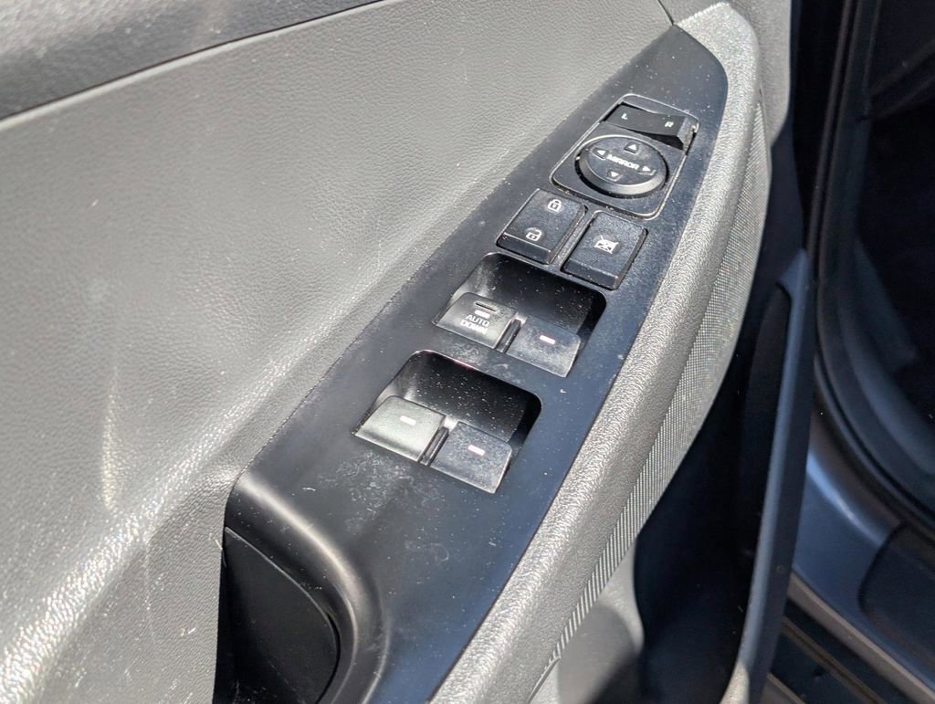 Used 2021 Hyundai Tucson SE w/ Cargo Package image 16