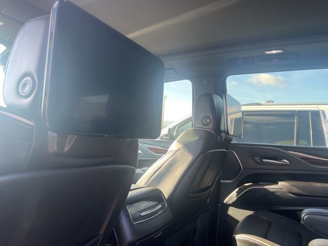 Used 2023 Cadillac Escalade Premium Luxury w/ Performance Package image 9