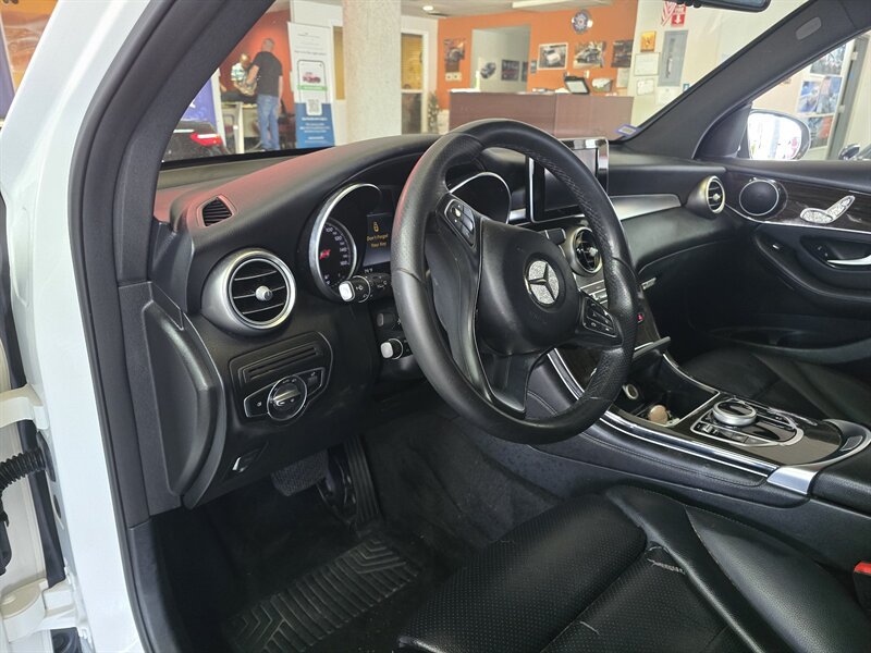 Used 2018 Mercedes-Benz GLC 300 image 8