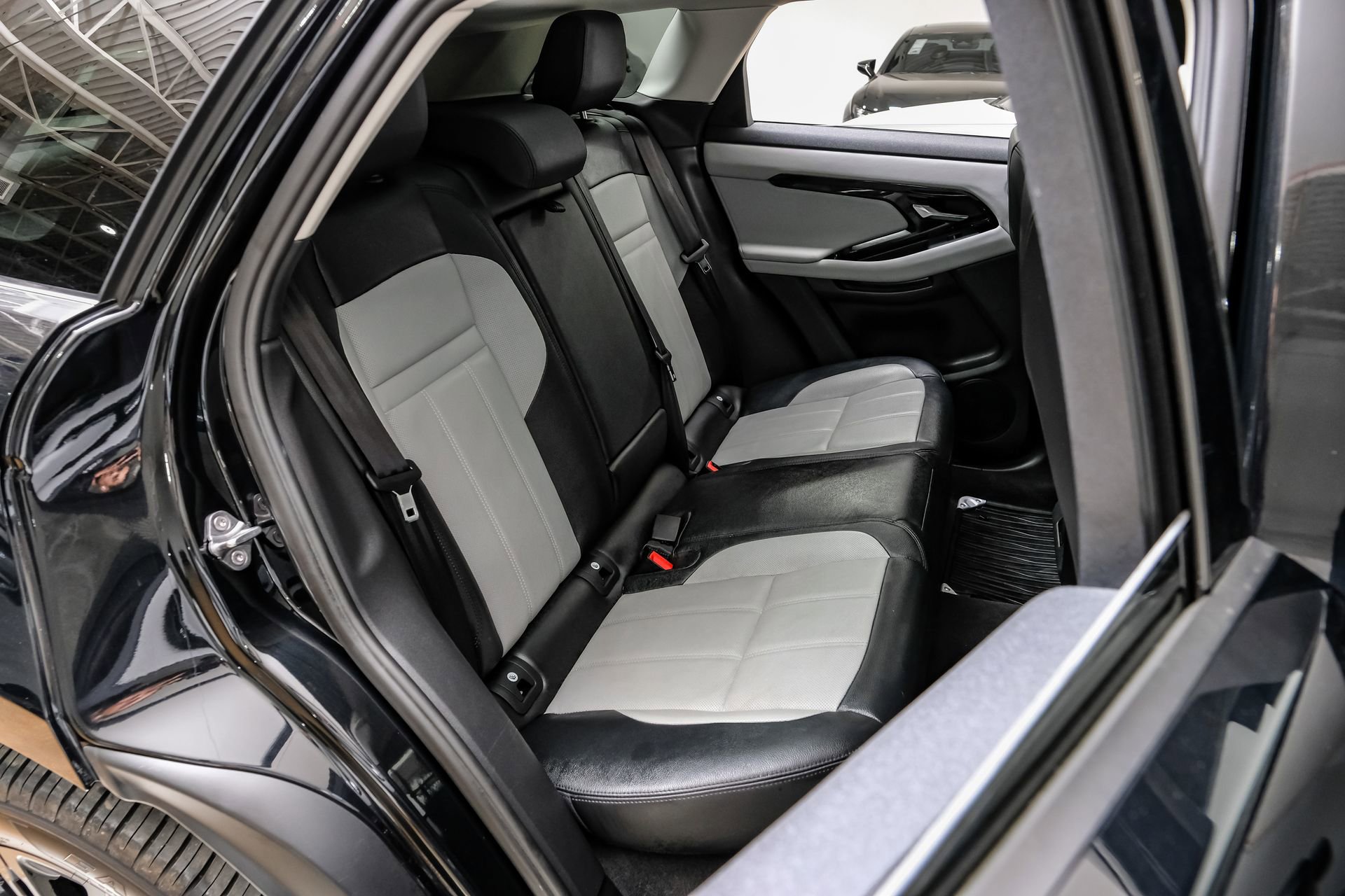 Used 2024 Land Rover Range Rover Evoque Dynamic SE AWD/4WD image 38