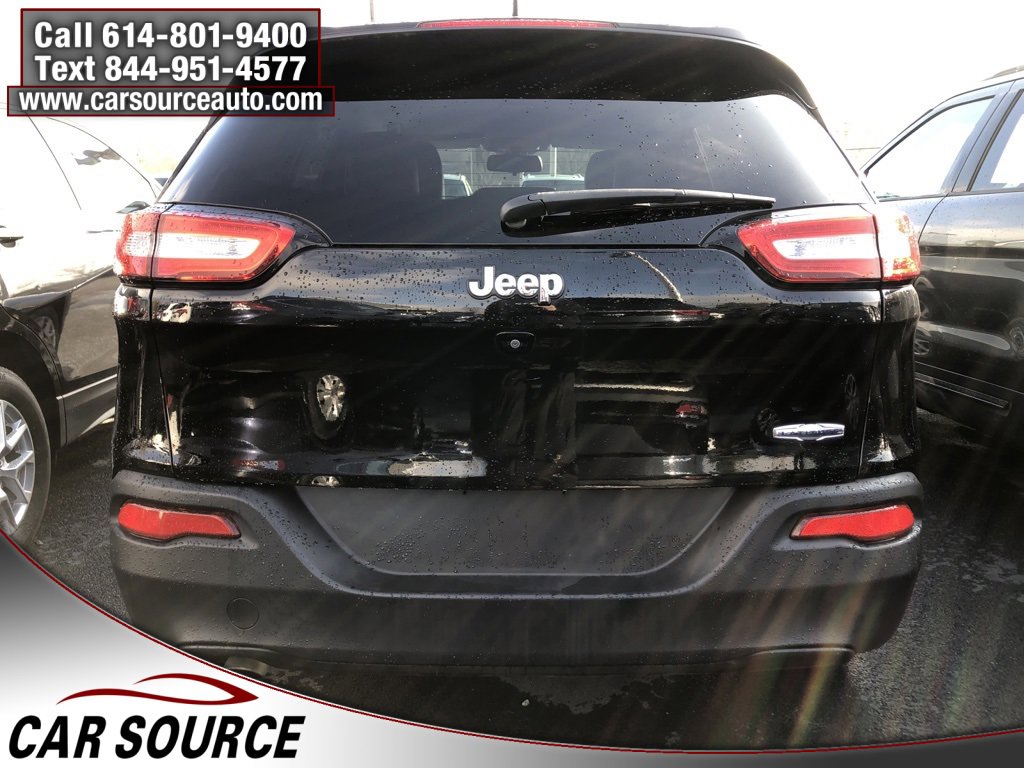 Used 2018 Jeep Cherokee Latitude Plus w/ Cold Weather Group image 6