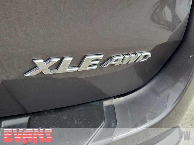 Used 2016 Toyota Highlander XLE AWD/4WD image 3
